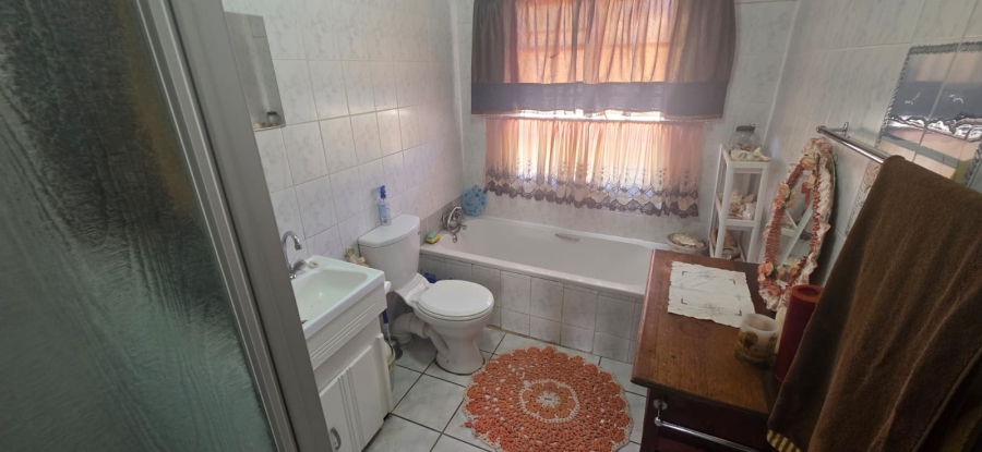 3 Bedroom Property for Sale in Kannoniers Park North West